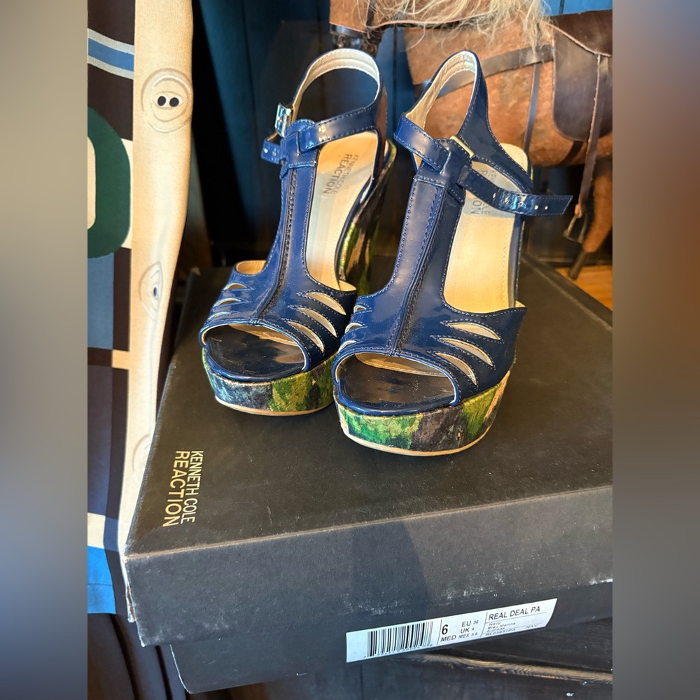 Kenneth Cole Reaction Navy Platform Heels